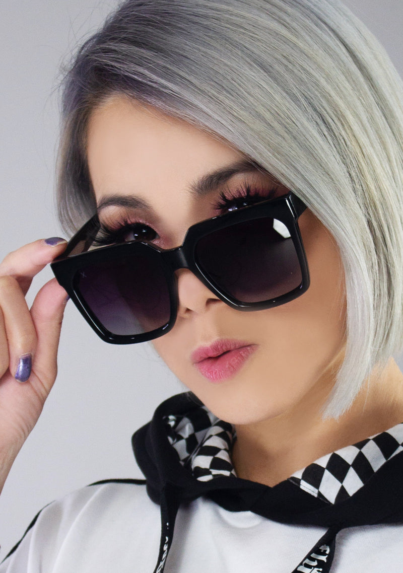 Topanga Sunglasses in Black/Grey Gradient
